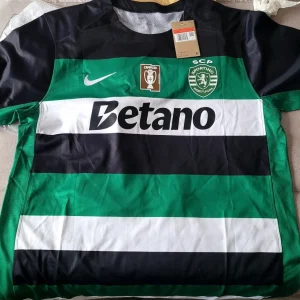 CAMISOLA SPORTING LISBOA I 24/25 homem COM PATCH, GYÖKERES #9 (PRONTA ENTREGA)